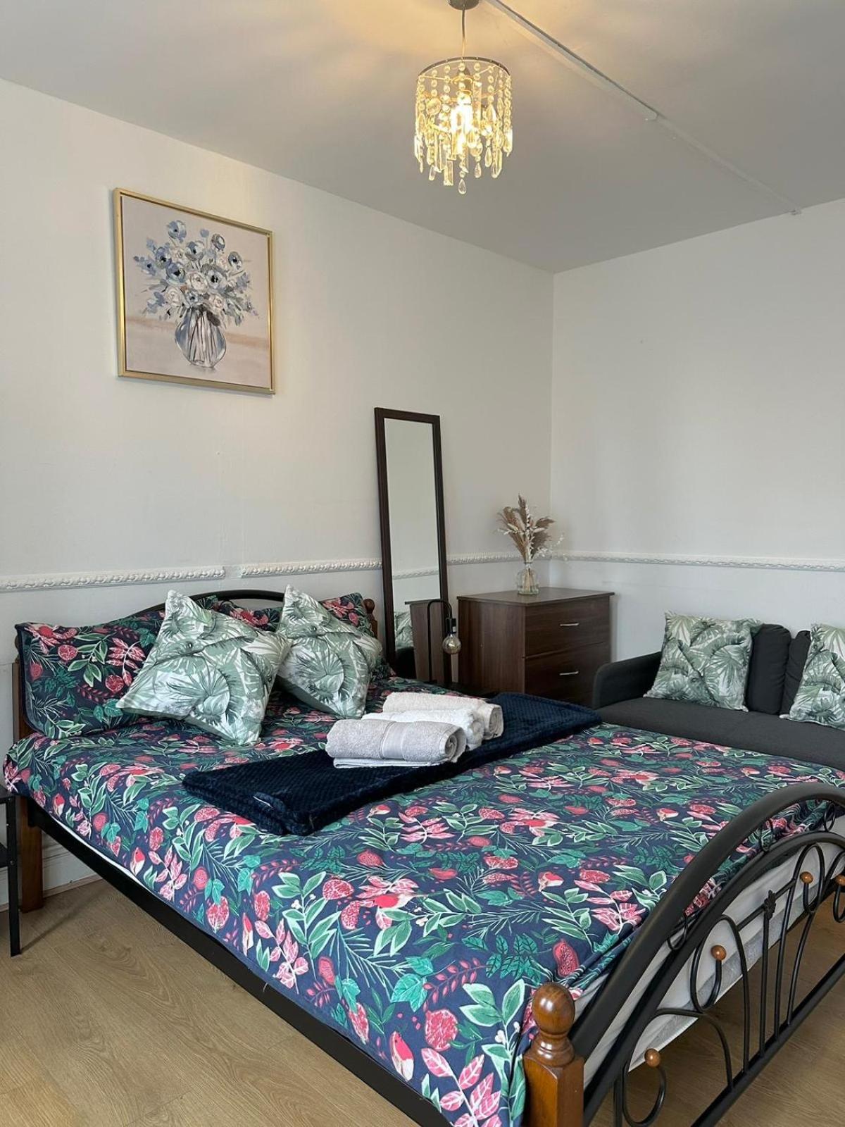 2 Bedroom Flat, 2 Minutes Walk To Bethnalgreen Station, Central 伦敦 外观 照片
