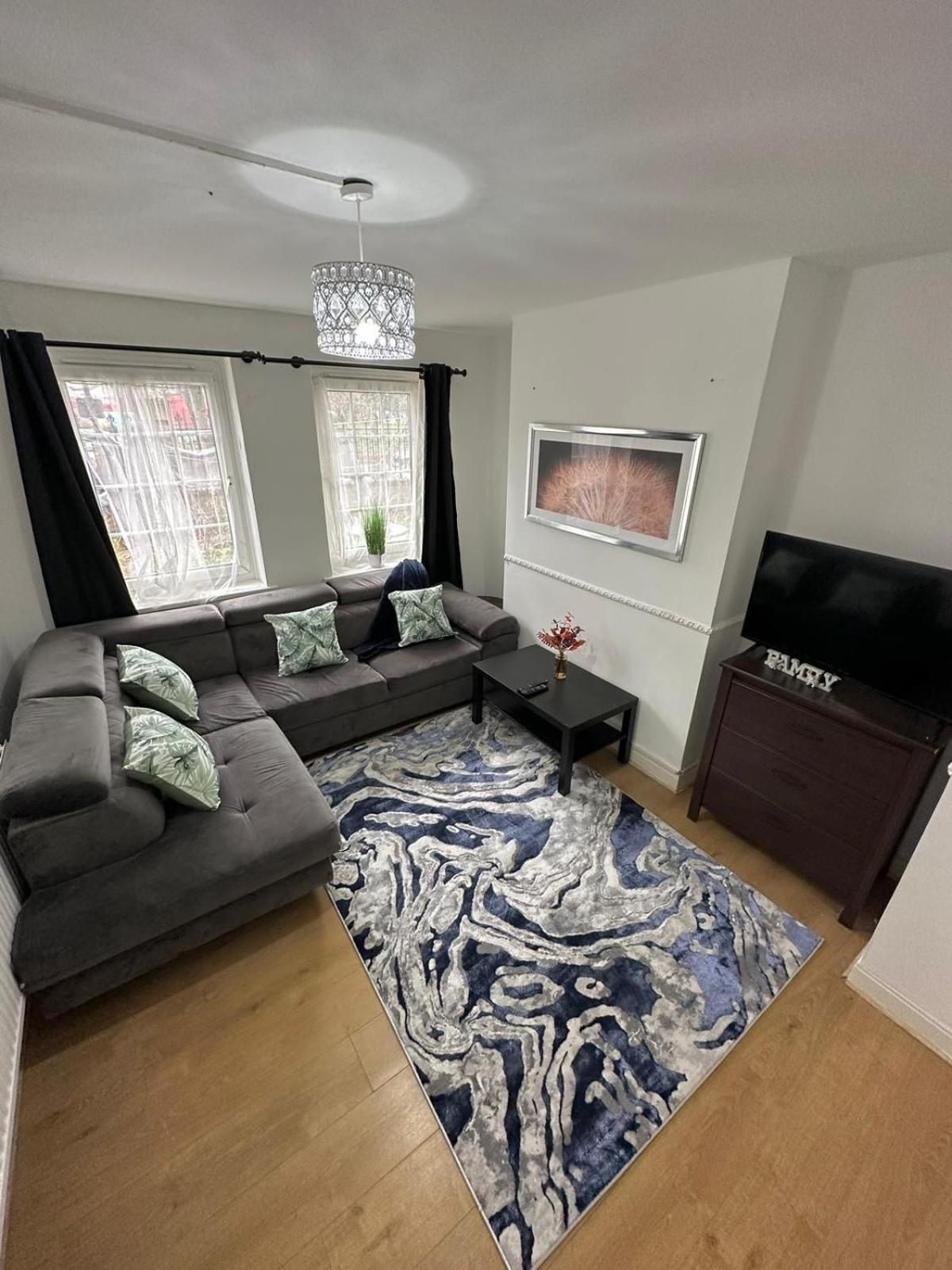 2 Bedroom Flat, 2 Minutes Walk To Bethnalgreen Station, Central 伦敦 外观 照片