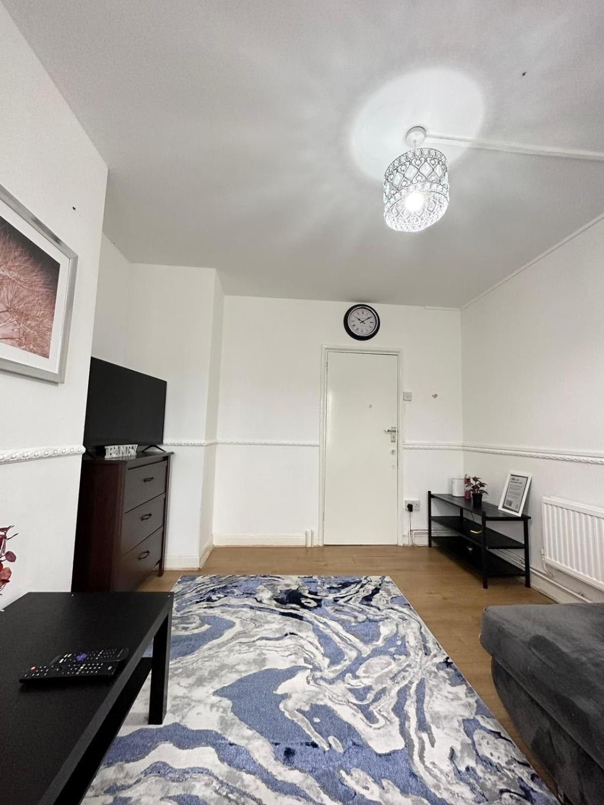 2 Bedroom Flat, 2 Minutes Walk To Bethnalgreen Station, Central 伦敦 外观 照片