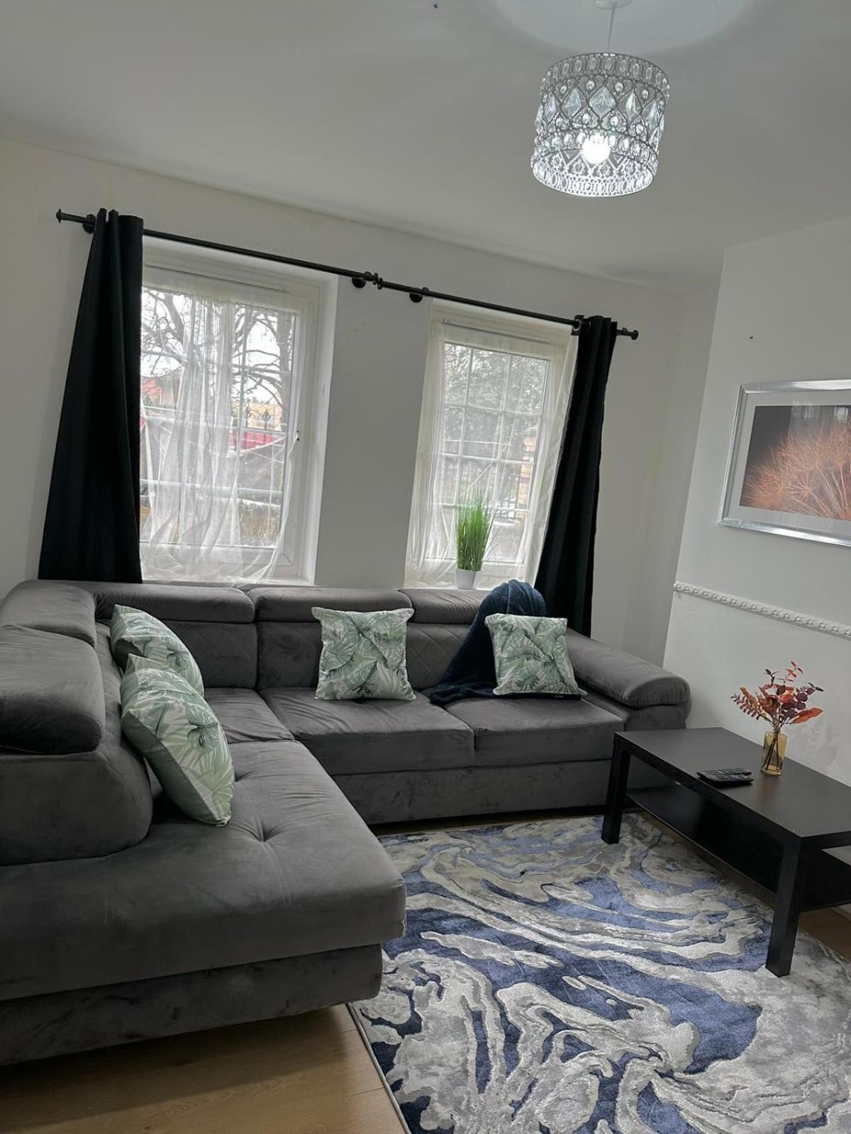 2 Bedroom Flat, 2 Minutes Walk To Bethnalgreen Station, Central 伦敦 外观 照片