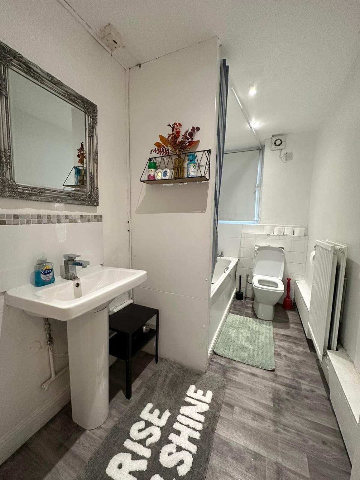 2 Bedroom Flat, 2 Minutes Walk To Bethnalgreen Station, Central 伦敦 外观 照片