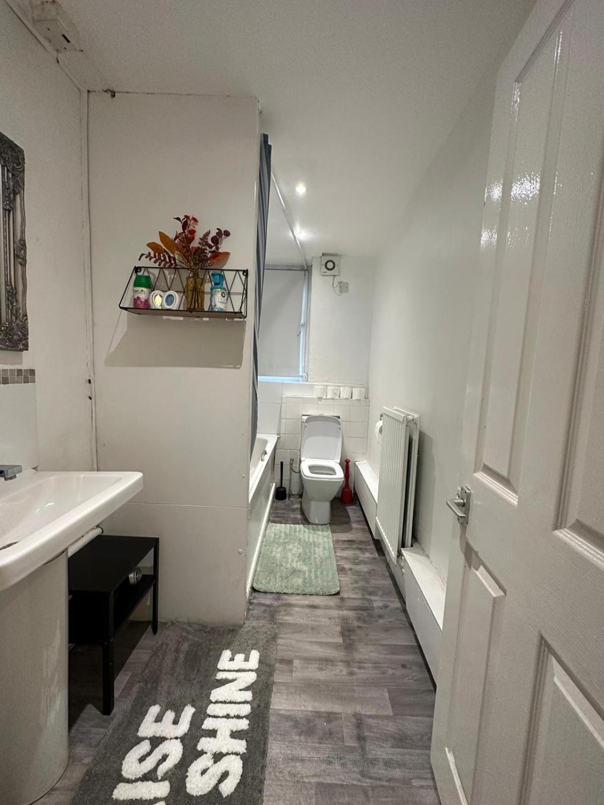 2 Bedroom Flat, 2 Minutes Walk To Bethnalgreen Station, Central 伦敦 外观 照片
