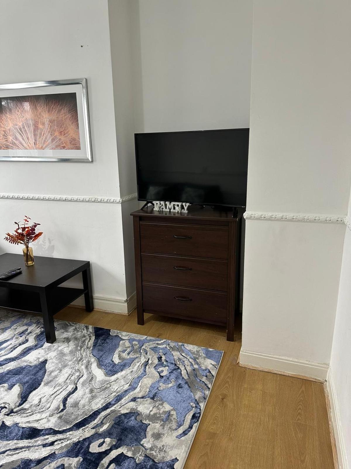 2 Bedroom Flat, 2 Minutes Walk To Bethnalgreen Station, Central 伦敦 外观 照片