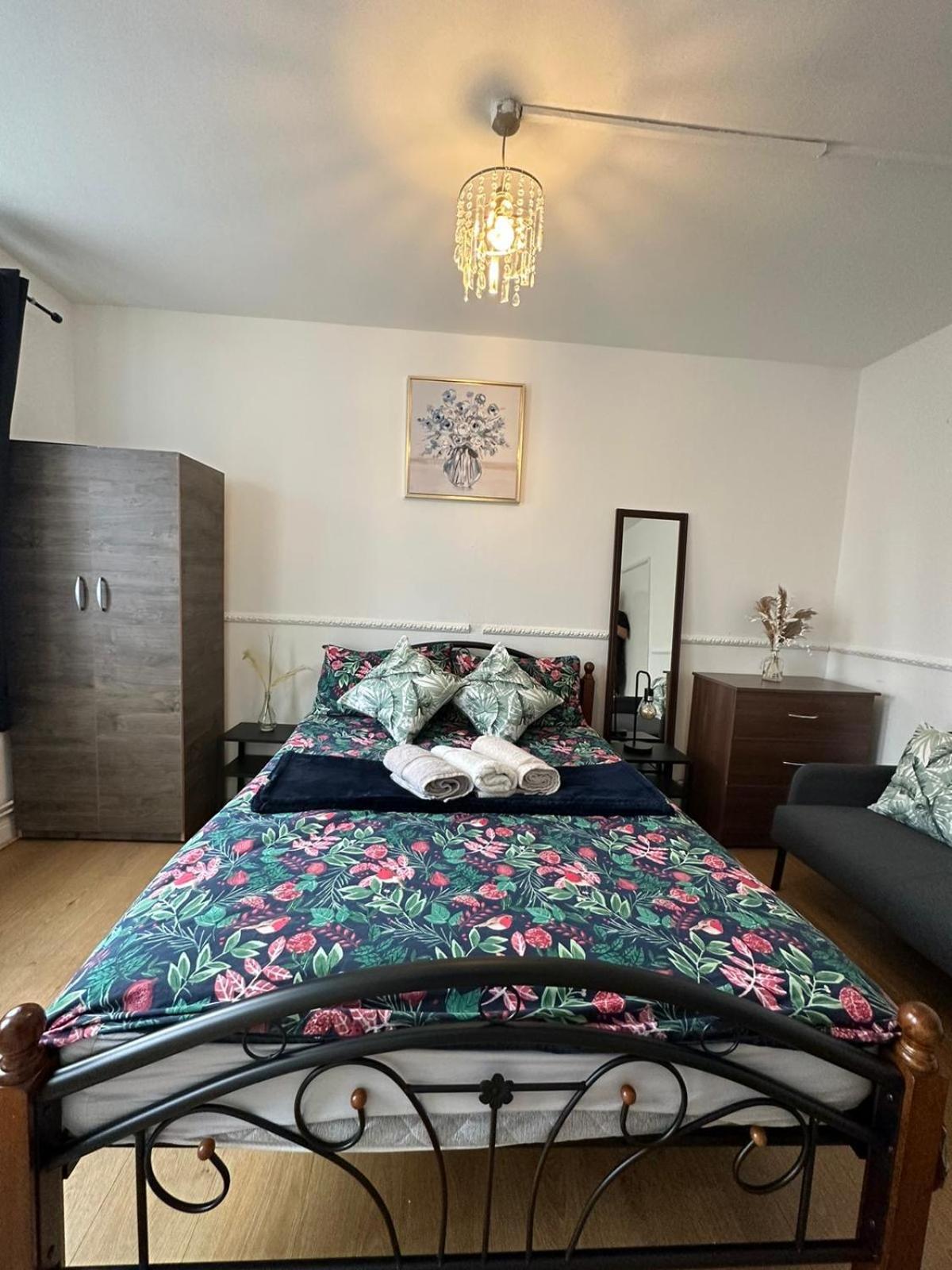 2 Bedroom Flat, 2 Minutes Walk To Bethnalgreen Station, Central 伦敦 外观 照片