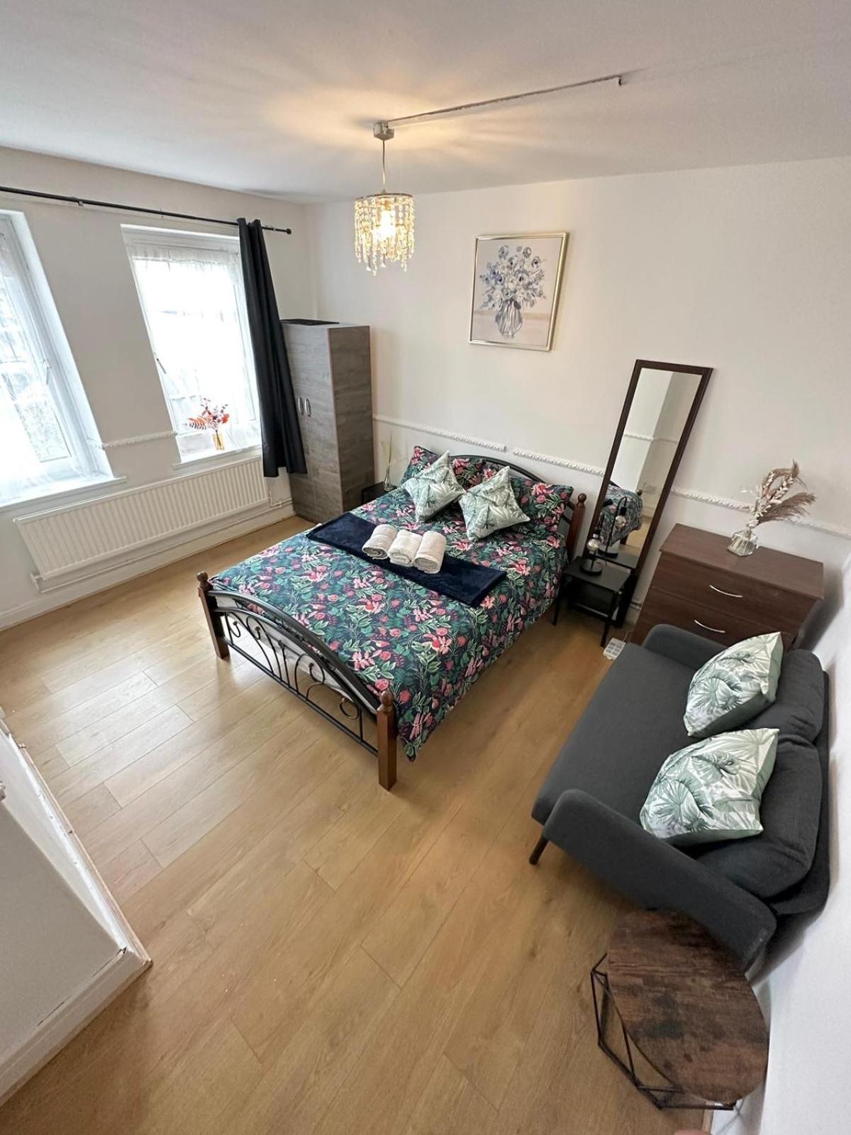 2 Bedroom Flat, 2 Minutes Walk To Bethnalgreen Station, Central 伦敦 外观 照片