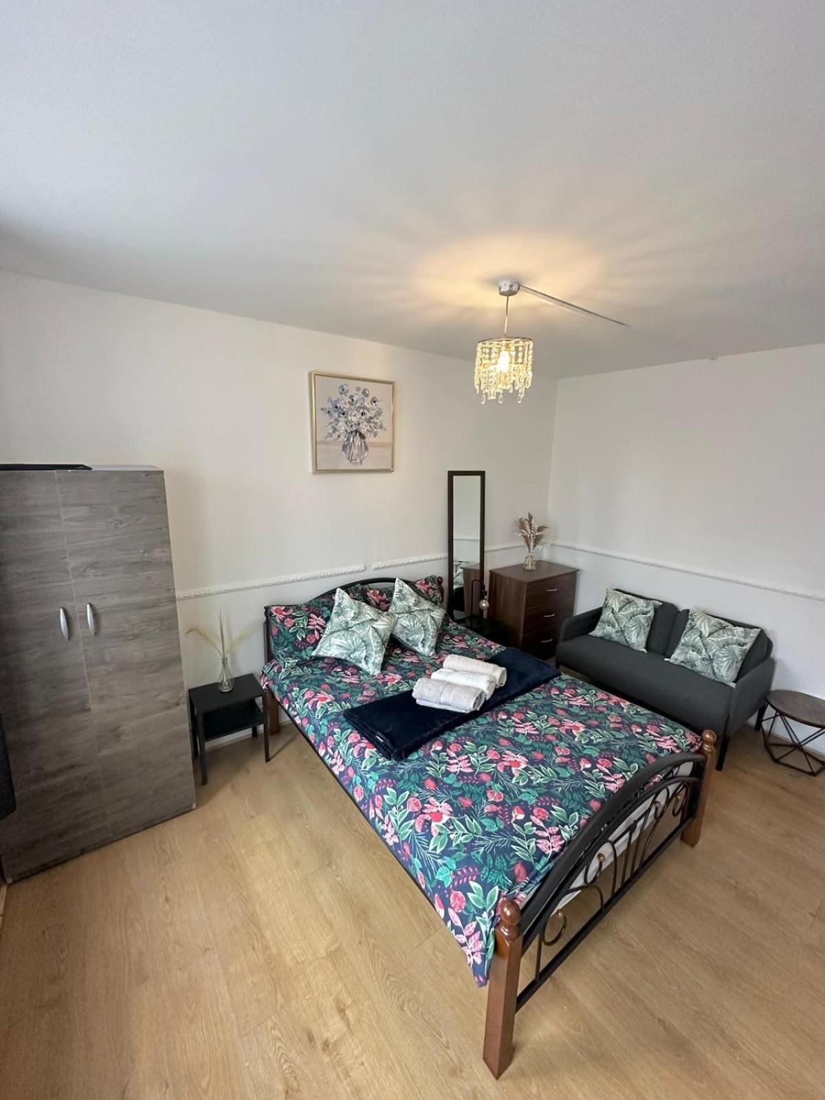2 Bedroom Flat, 2 Minutes Walk To Bethnalgreen Station, Central 伦敦 外观 照片
