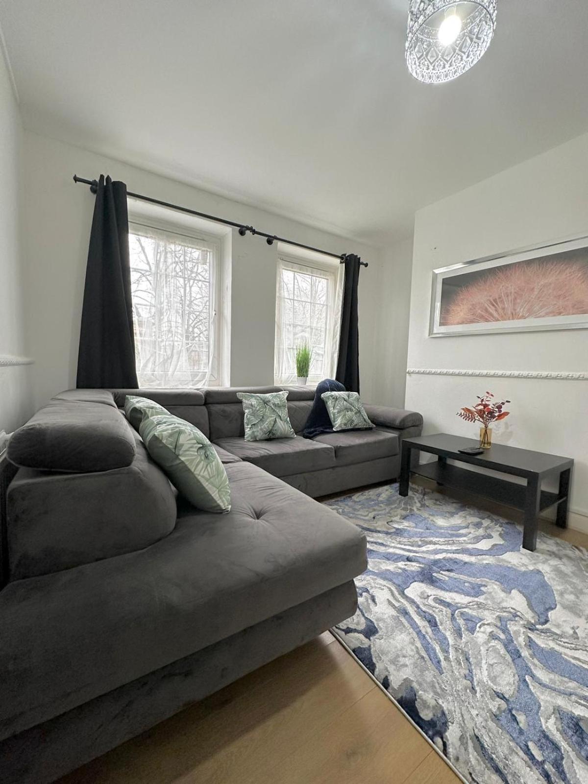2 Bedroom Flat, 2 Minutes Walk To Bethnalgreen Station, Central 伦敦 外观 照片