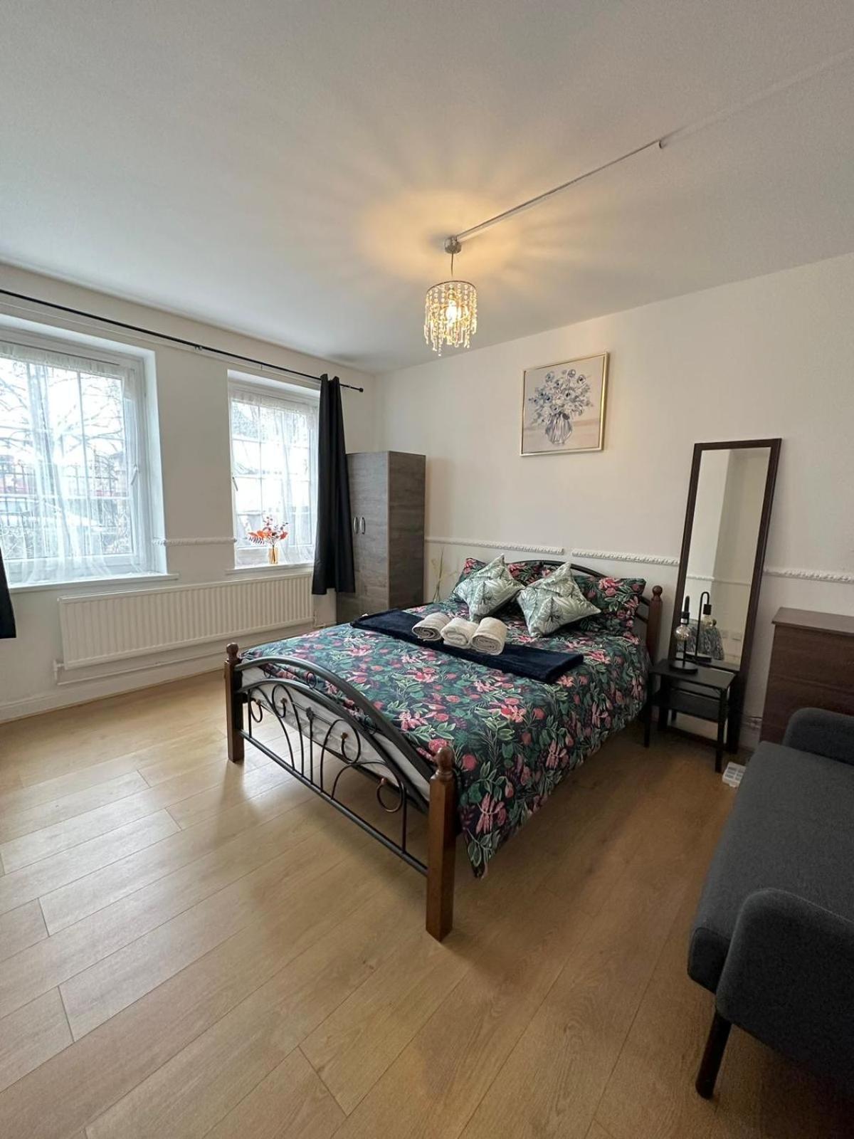 2 Bedroom Flat, 2 Minutes Walk To Bethnalgreen Station, Central 伦敦 外观 照片