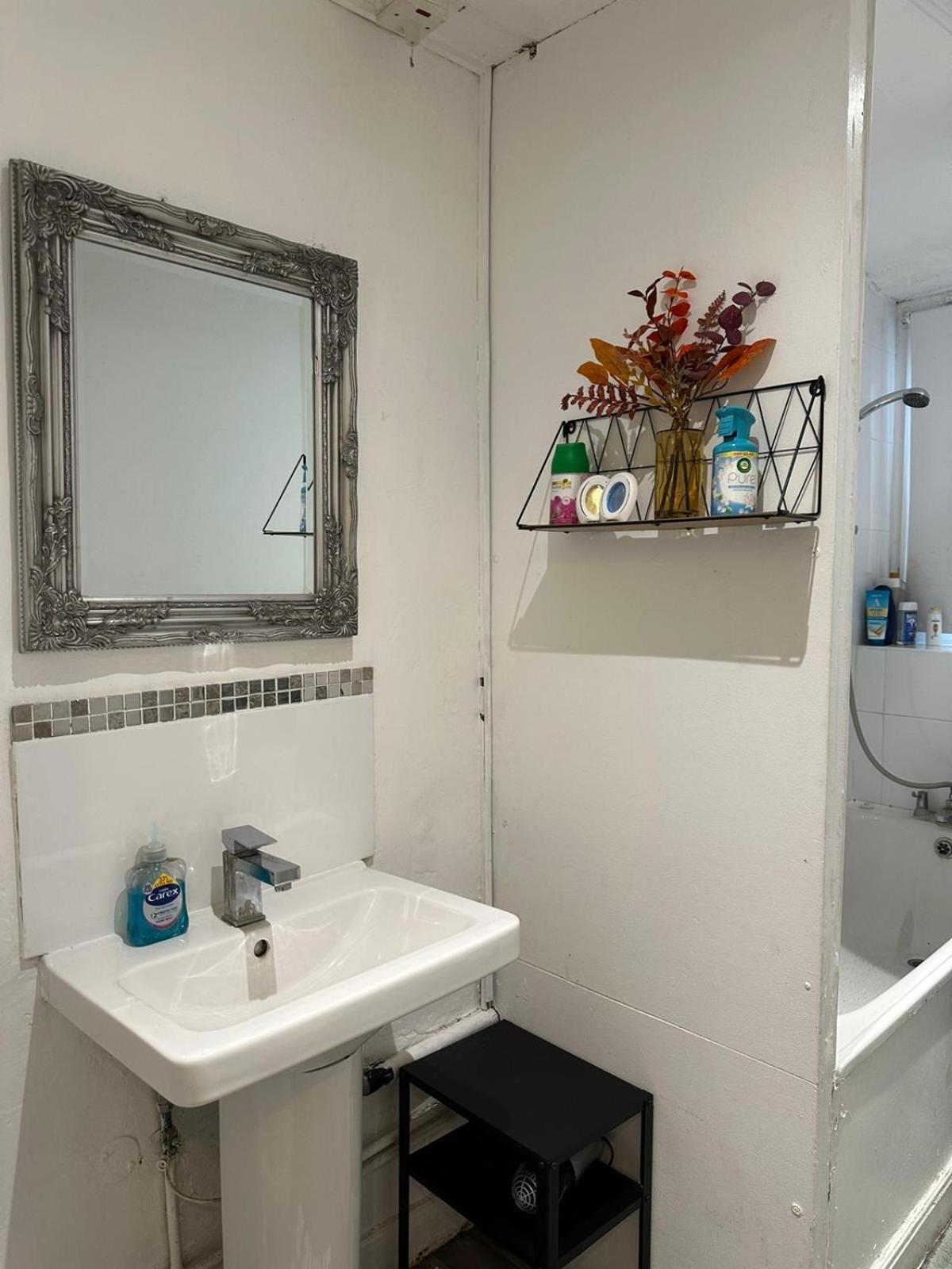 2 Bedroom Flat, 2 Minutes Walk To Bethnalgreen Station, Central 伦敦 外观 照片