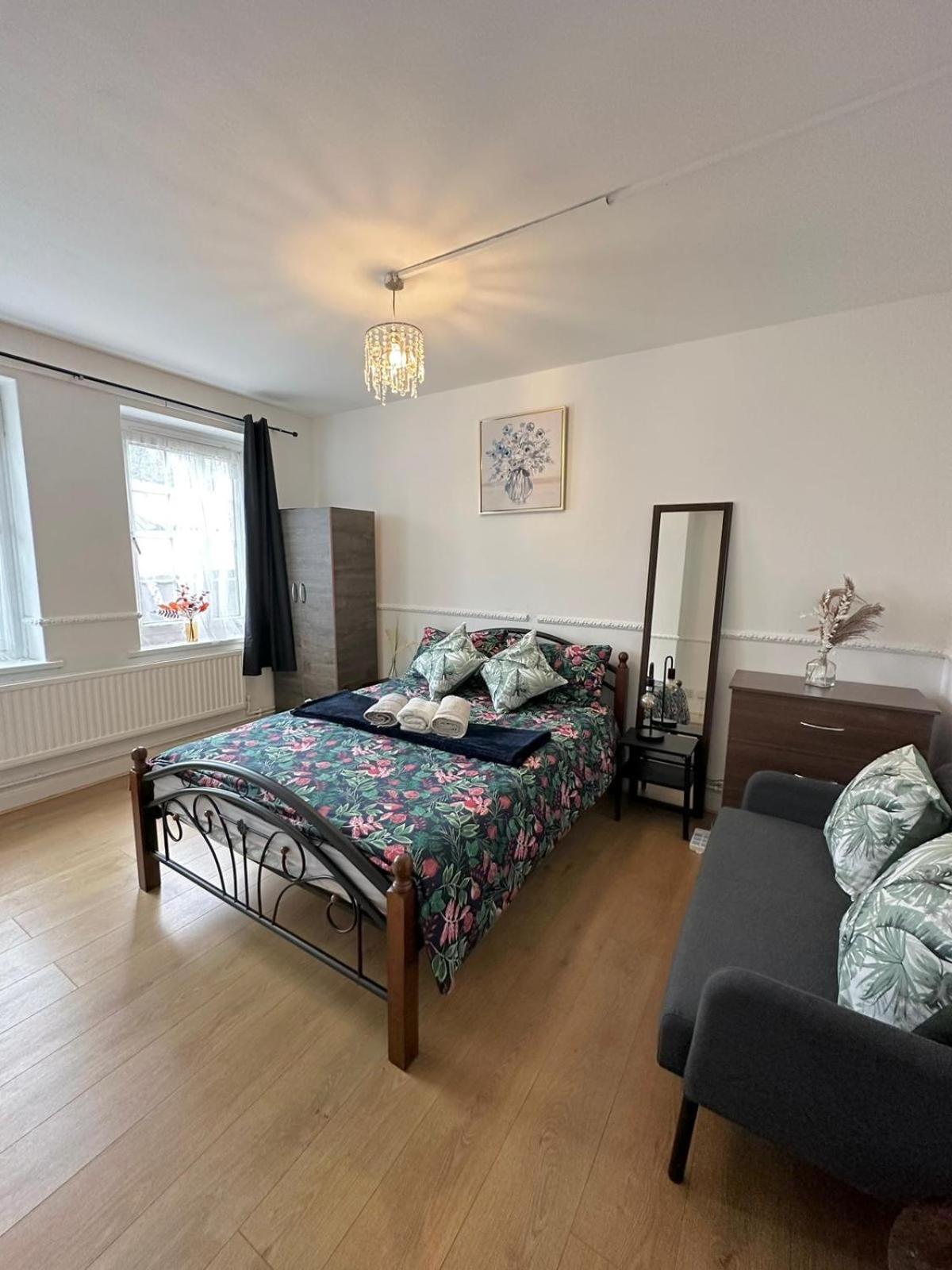 2 Bedroom Flat, 2 Minutes Walk To Bethnalgreen Station, Central 伦敦 外观 照片