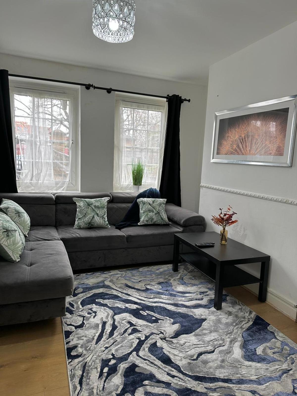 2 Bedroom Flat, 2 Minutes Walk To Bethnalgreen Station, Central 伦敦 外观 照片