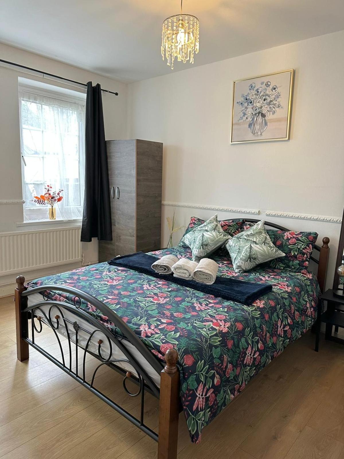 2 Bedroom Flat, 2 Minutes Walk To Bethnalgreen Station, Central 伦敦 外观 照片